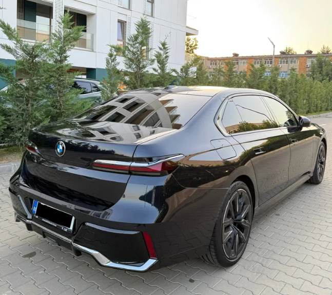 BMW 740 xd Long M-paket PRO// grila iluminata, usi electrice