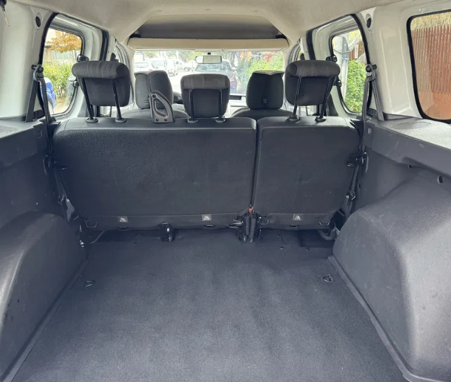 Dacia dokker cu 5 locuri An fabricatie 2014 Motor 1.5 dCi ,
